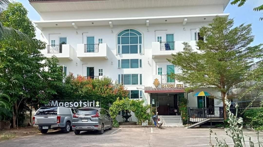 Maesot Siri Hotel Mae Sot Exterior foto